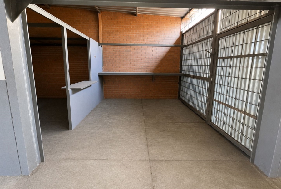 To Let Commercial Property for Rent in Lower Bo-dorp North West